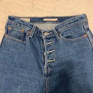 Levi’s wedgie straight jeans with white stitch accent